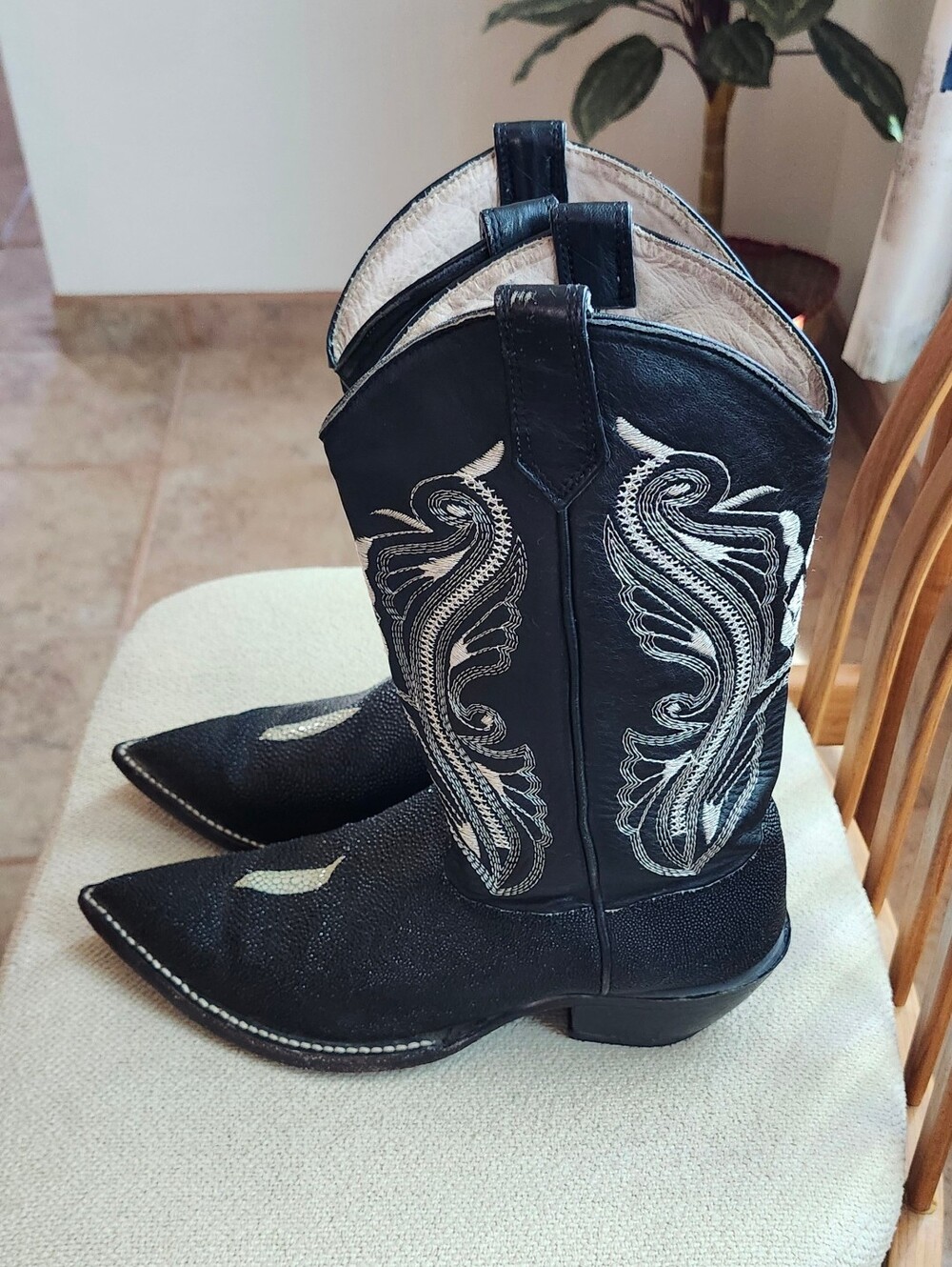 Black Stingray Leather Embroidered Cowboy Boots Sz 9.5